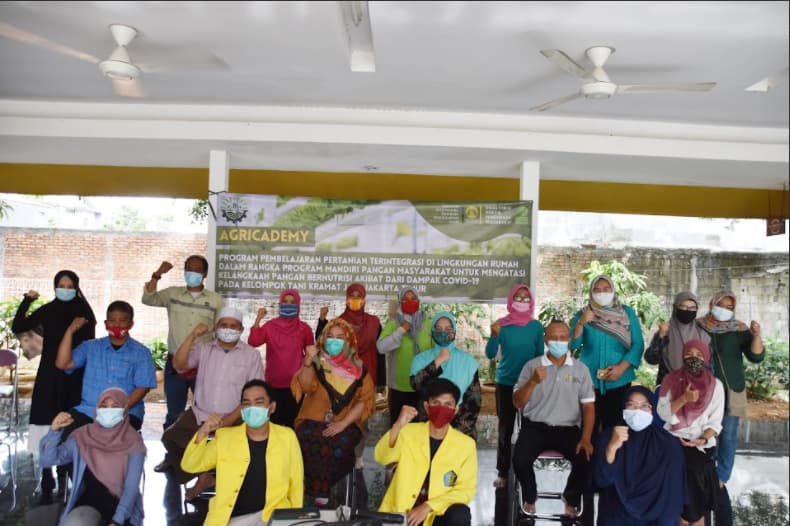 Agricademy: Program Pembelajaran Urban Farming FMIPA UI di Lahan Terbatas Kawasan Perkotaan