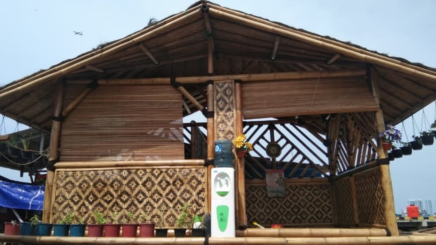 Sekolah Ilmu Lingkungan UI Bangun Balai Bambu di Kampung Nelayan Muara Angke