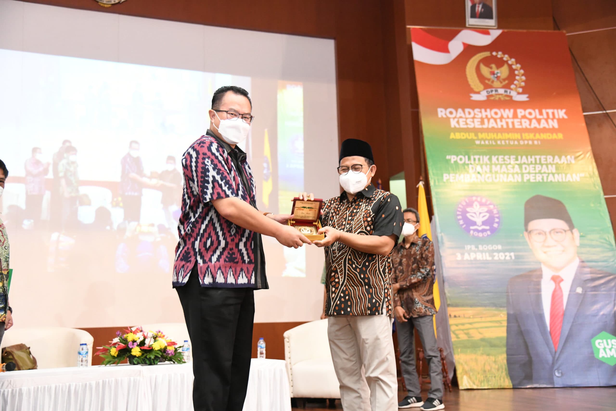 IPB University dan DPR RI Gelar Bedah Buku Negara dan Politik Kesejahteraan