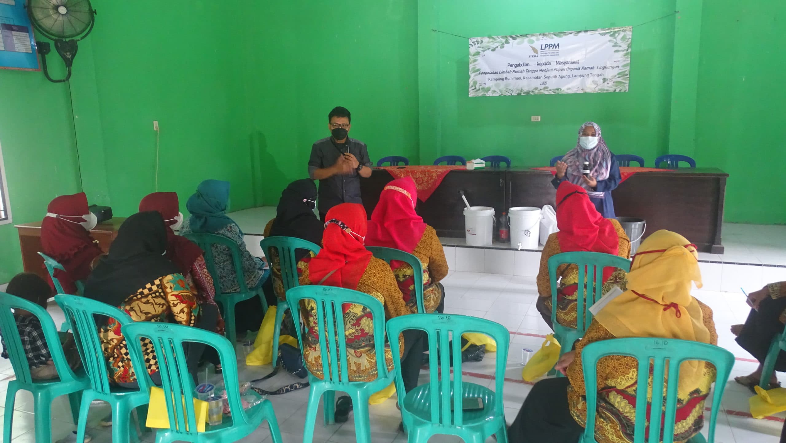 Dosen ITERA Latih Warga Olah Limbah Rumah Tangga Jadi Pupuk Organik