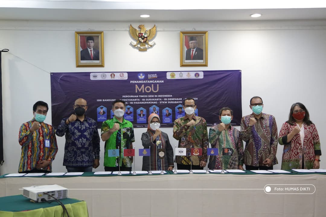 Tangkapan Lensa - Dirjen Dikti Menghadiri Penandatanganan MoU Delapan Perguruan Tinggi Seni di Indonesia