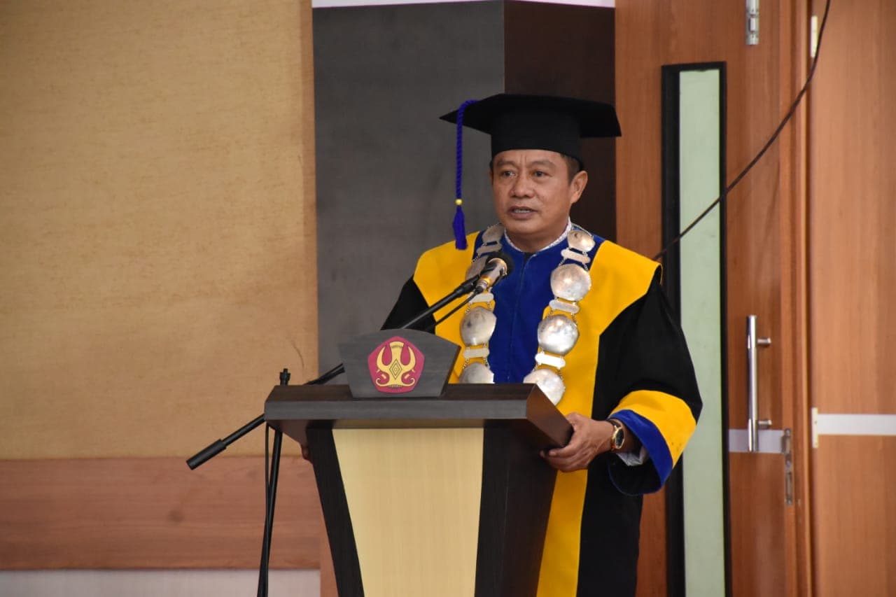 UNTAD KEMBALI KUKUHKAN GURU BESAR DI BIDANG ILMU SOSIAL