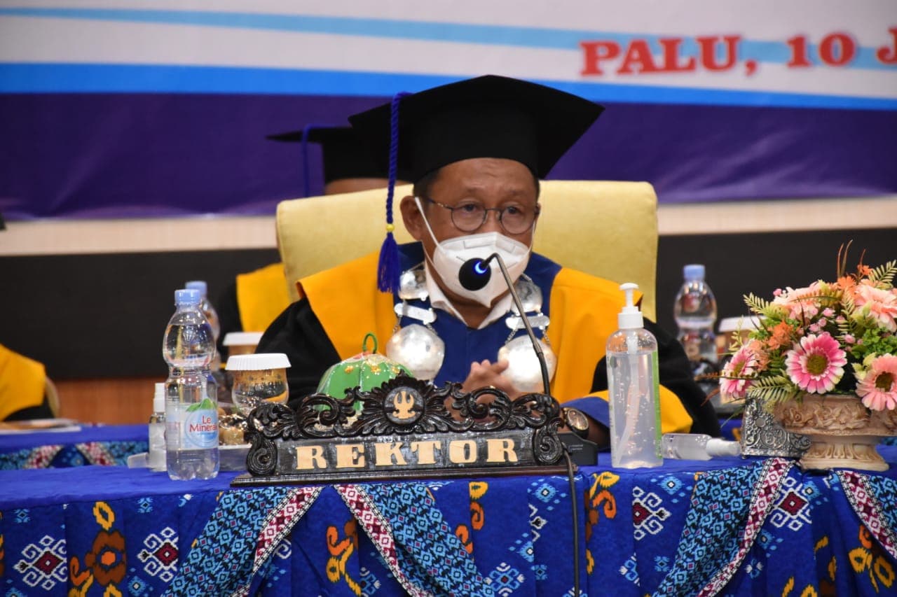 UNTAD KEMBALI KUKUHKAN GURU BESAR DI BIDANG ILMU SOSIAL