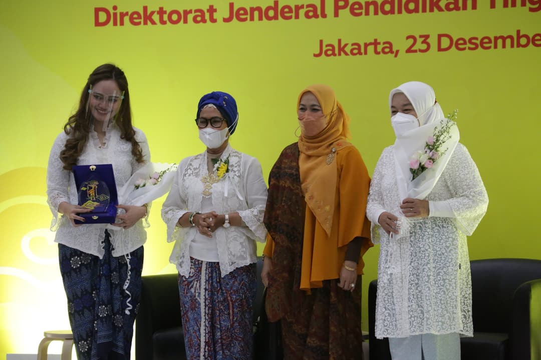 Dharma Wanita Persatuan Ditjen Diktiristek Menyelenggarakan Peringatan Hari Ibu 2021 dengan Tema "Perempuan Berdaya Indonesia Maju"