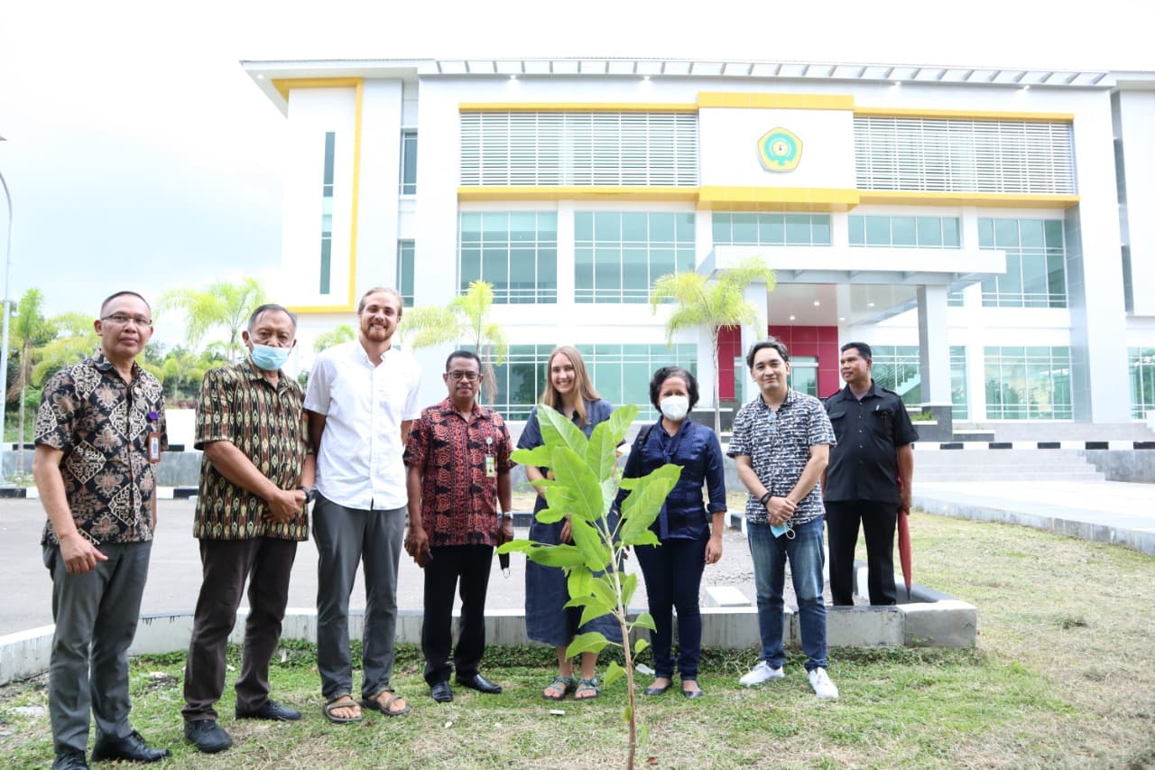 Usai Ikuti Program SST di Undana, 2 Mahasiswa Goshen College Amerika Pamit