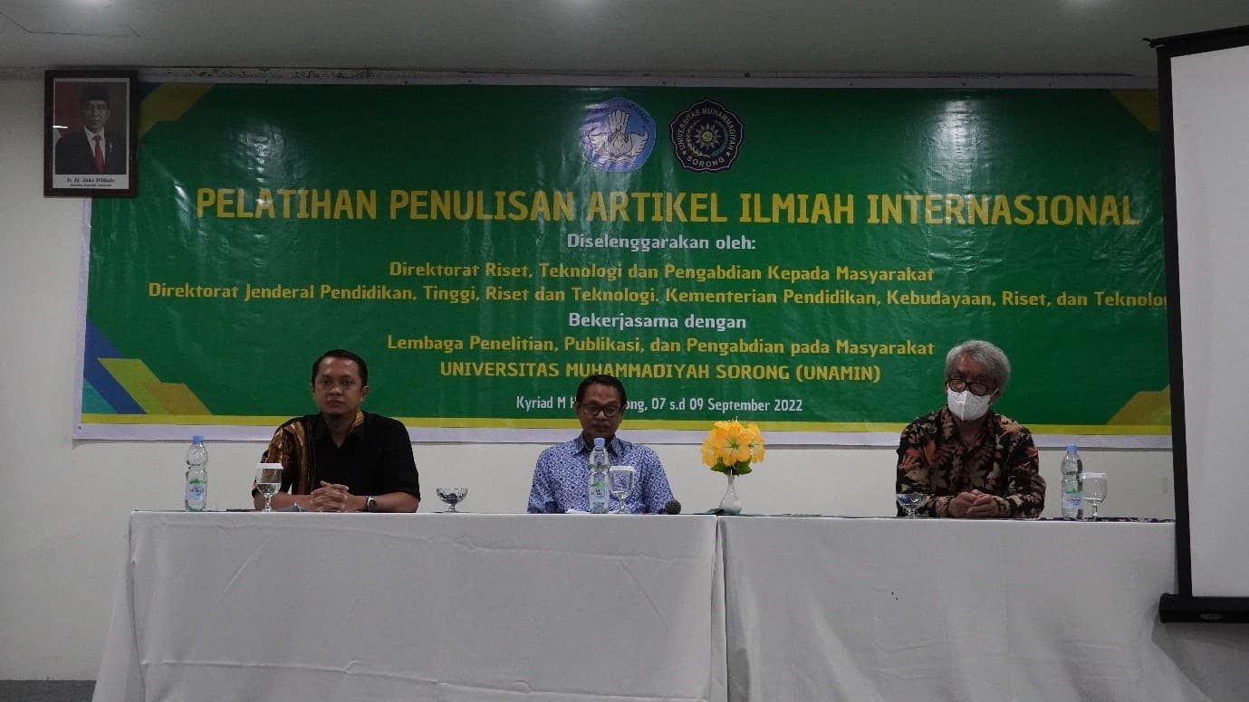 Tingkatkan kemampuan dosen-dosen menulis artikel ilmiah, DRTPM Ditjen Diktiristek gelar pelatihan penulisan artikel ilmiah di Sorong, Papua Barat