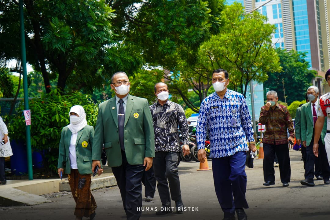 Tangkapan Lensa-kegiatan Pembukaan KMI Expo 2022 di UPN Veteran Jawa Timur