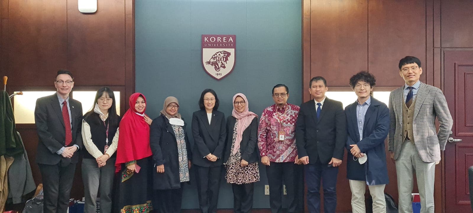 Plt. Direktur Pembelajaran dan Kemahasiswaan Kemendikbudristek dan Delegasi Mengunjungi Awardee IISMA di Hanyang University dan Korea University