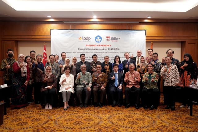 Tangkapan Lensa-SIGNING MOU CEREMONY BETWEEN MOECRT - LPDP - NTU SINGAPORE