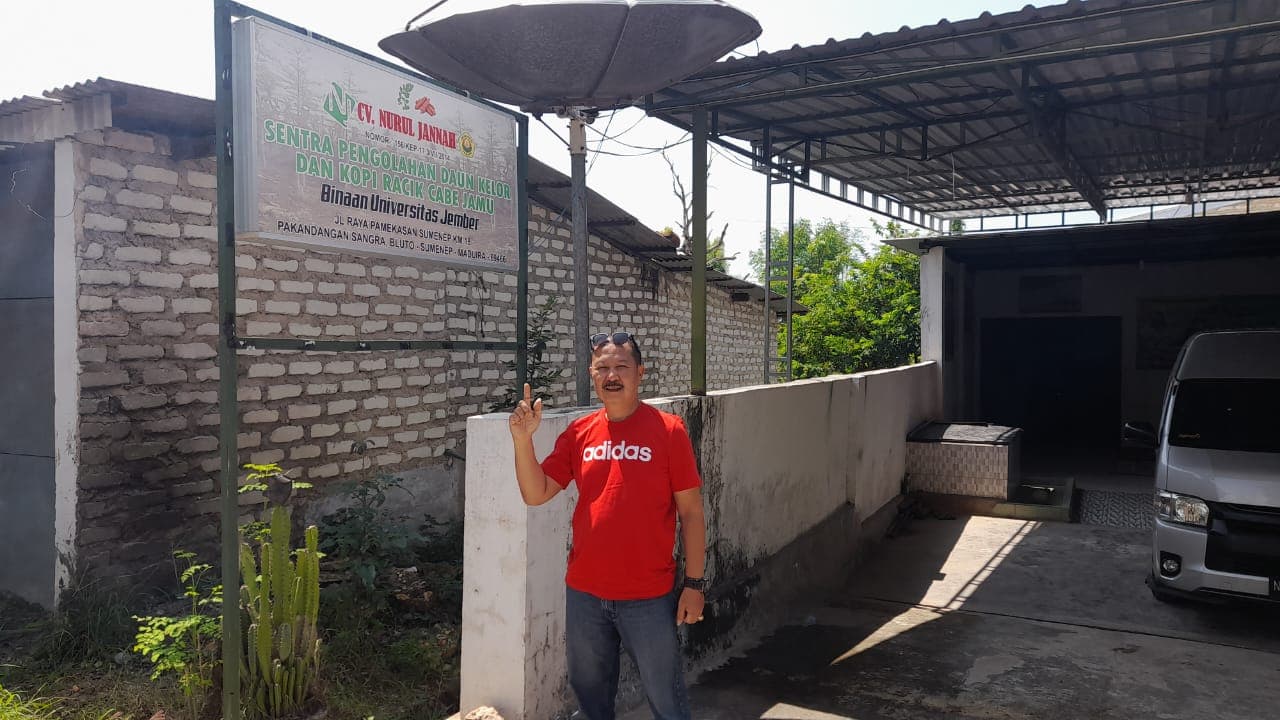 Fakultas Pertanian Universitas Jember Menyerahkan Alat Penyulingan Daun Kelor Kering dan Alat Presing Biji Kelor Guna Mendoorong Petani Kelor di Sumenep Hingga Ekspor