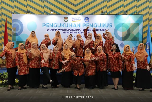 Tangkapan Lensa-Pengukuhan Pengurus Dharma Wanita Persatuan Ditjen Diktiristek