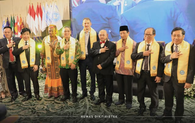 Tangkapan Lensa-Kegiatan "Malam Anugerah "World Peace Award".(27/8).