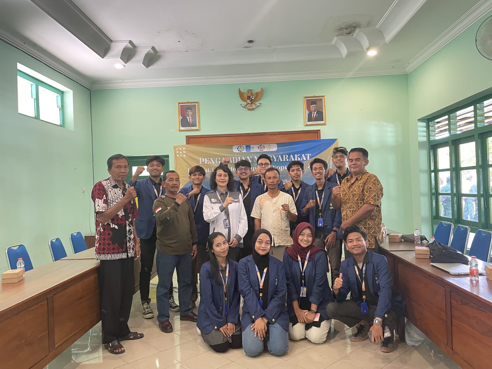 Tim Abmas ITS Bangun PLTS Guna Kembangkan Eduwisata Desa