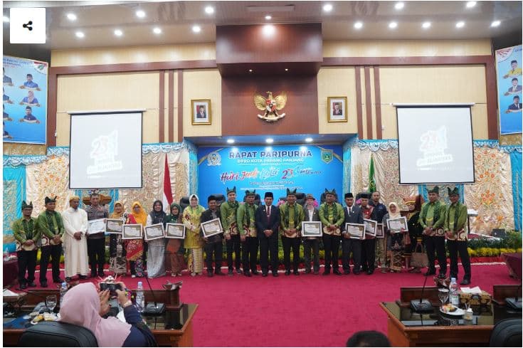 Dosen ISI Padangpanjang, "Raih Penghargaan Pin Emas dari Pemda Kota Padangpanjang"