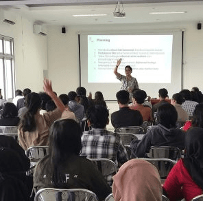 Program Studi Film dan Televisi Hdirkan CEO Rangka ID di Kuliah Umum Praktisi Mengajar