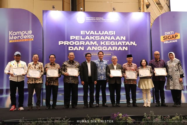 Evaluasi Pelaksanaan Program, Kegiatan, dan Anggaran Semester I tahun 2024, dan Penghargaan IKU tahun 2023