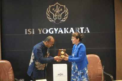 ISI Yogyakarta dan Eszterházy Károly Catholic University Kembali Tandatangani Dokumen Kerja Sama