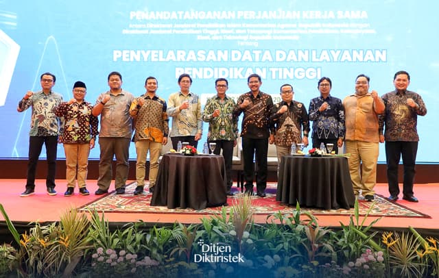 Seremoni Penandatanganan PKS Pendidikan Islam dengan Ditjen Diktiristek perihal Penyelarasan Data dan Layanan Dikti (12/9).