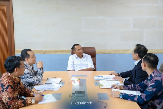 Pertemuan Wamendiktisaintek dengan Dubes Indonesia di Kazakhtan