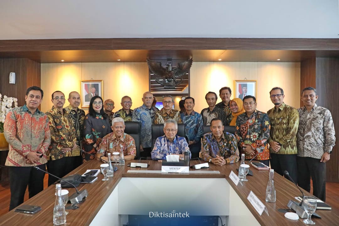 Pertemuan Mendiktisaintek dengan Forum Direktur Politeknik Negeri Se-Indonesia