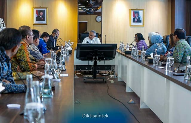 Audiensi Mendiktisaintek dengan APTISI