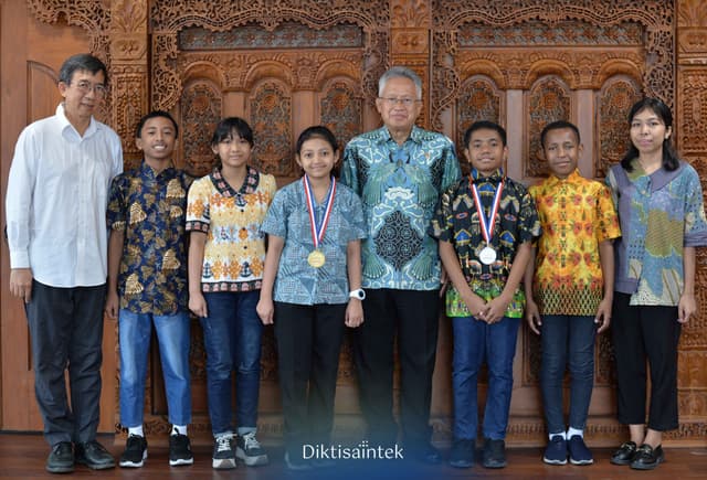 Mendiktisaintek Bertemu dengan Siswa Pemenang Lomba World Innovation Technology Challenge di Korea