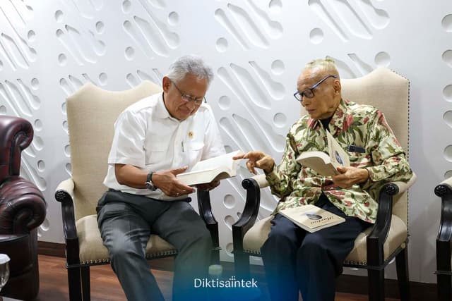Audiensi Mendiktisaintek dengan Bapak Wadirman Djojonegoro (Mendikbud Periode 1993-1998)