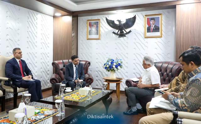 Audiensi Mendiktisaintek dengan Dubes Jordan