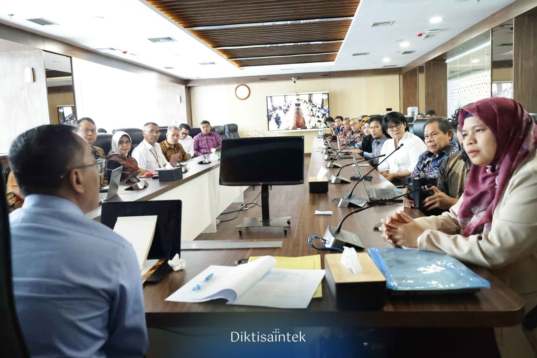Audiensi Mendiktisaintek dengan Asosiasi Dosesn ASN Kemdiktisaintek (ADAKSI)
