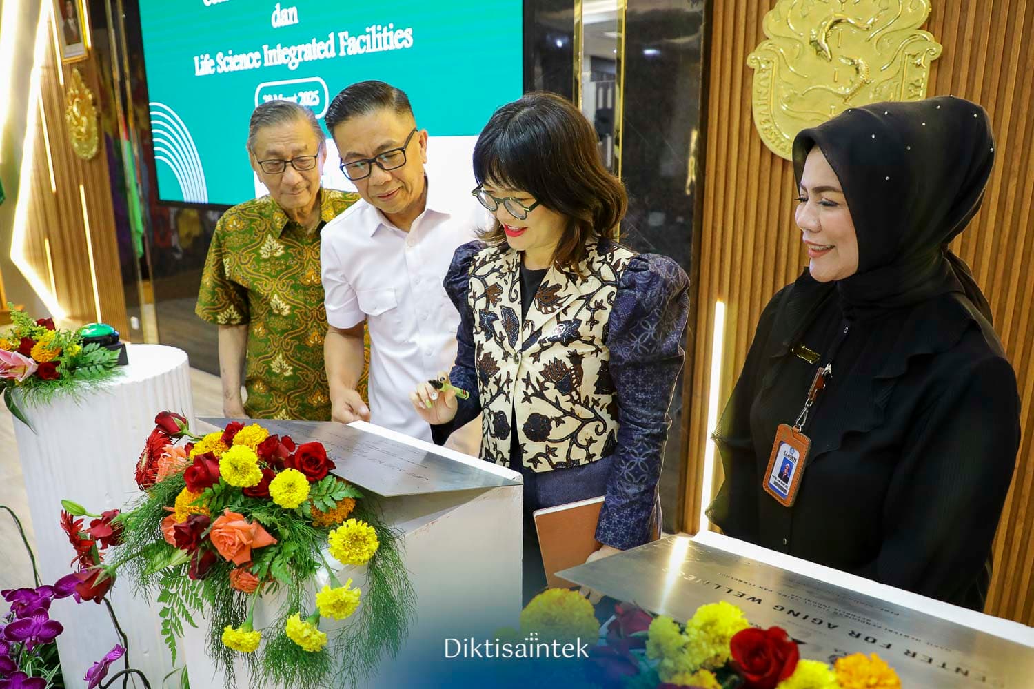 Wamen Stella Dukung Riset Interdisipliner dalam Teknologi dan Kesehatan Lansia di Ubaya