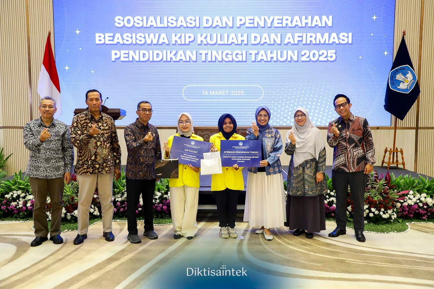 Kemdiktisaintek Selenggarakan Sosialisasi dan Penyerahan Beasiswa KIP Kuliah dan Afirmasi Pendidikan Tinggi 2025 