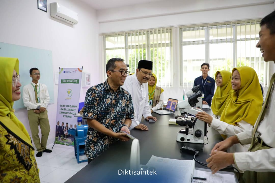 Kunjungan Kerja Mendiktisaintek ke SMA Unggulan CT Arsa Foundation Sukoharjo