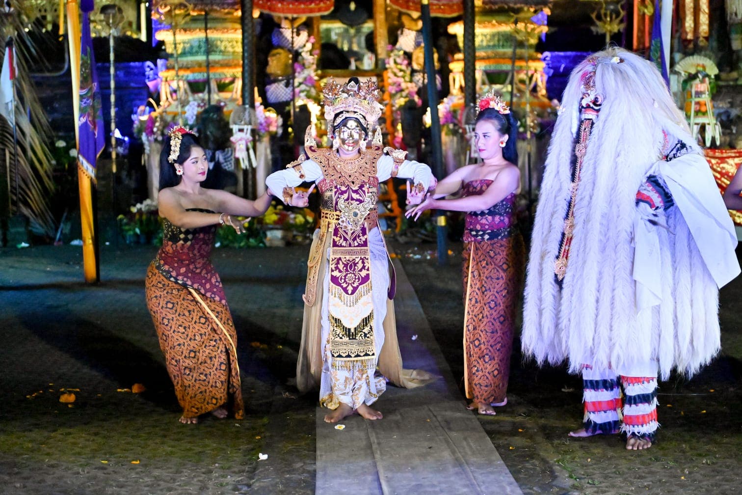 ISI BALI PERSEMBAHKAN PERGELARAN SENI EKO-RELIGIUS R’TA SAMASTA CITTA DI PURA ULUN DANU BATUR