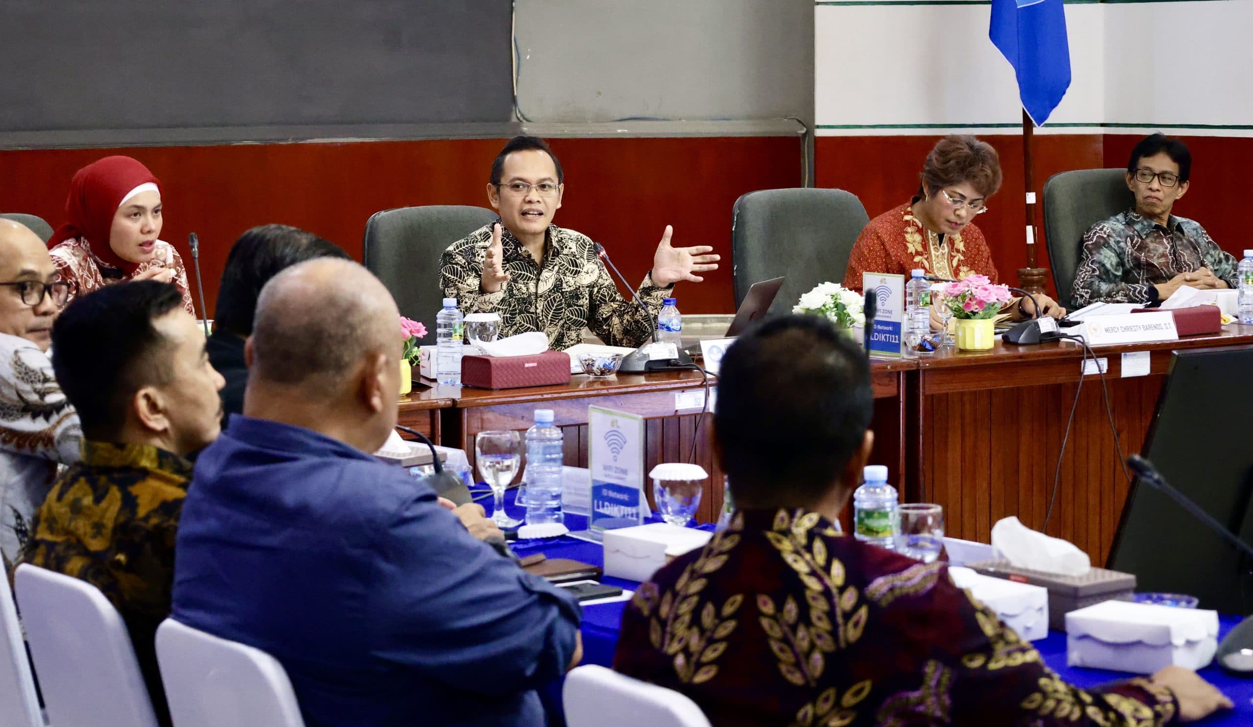 Dirjen Sains dan Teknologi Kemdiktisaintek Bersama Komisi X DPR RI Tampung Aspirasi Literasi Masyarakat Kalimantan Selatan