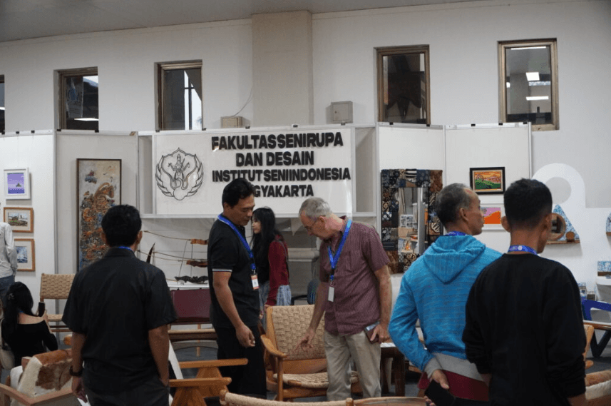 FSRD ISI Yogyakarta Pamerkan Karya Dosen dan Mahasiswa di JIFFINA 2025