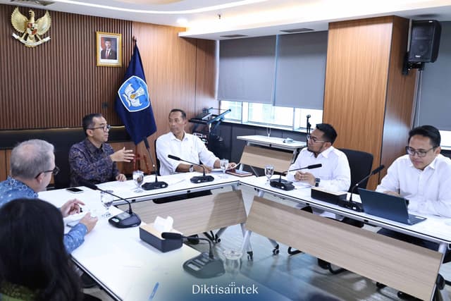 Mendiktisaintek Courtesy Meeting from Global Managing Director of Google for Education Menteri