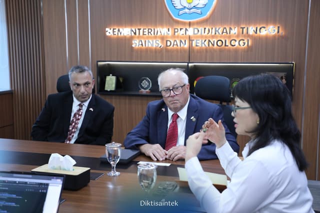 Wamendiktisaintek Stella Christie Menerima Audiensi University of Arkansas