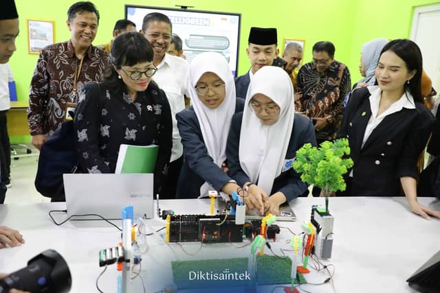 Rangkaian Kunjungan Kerja Wamendiktisaintek Stella Christie ke Palembang