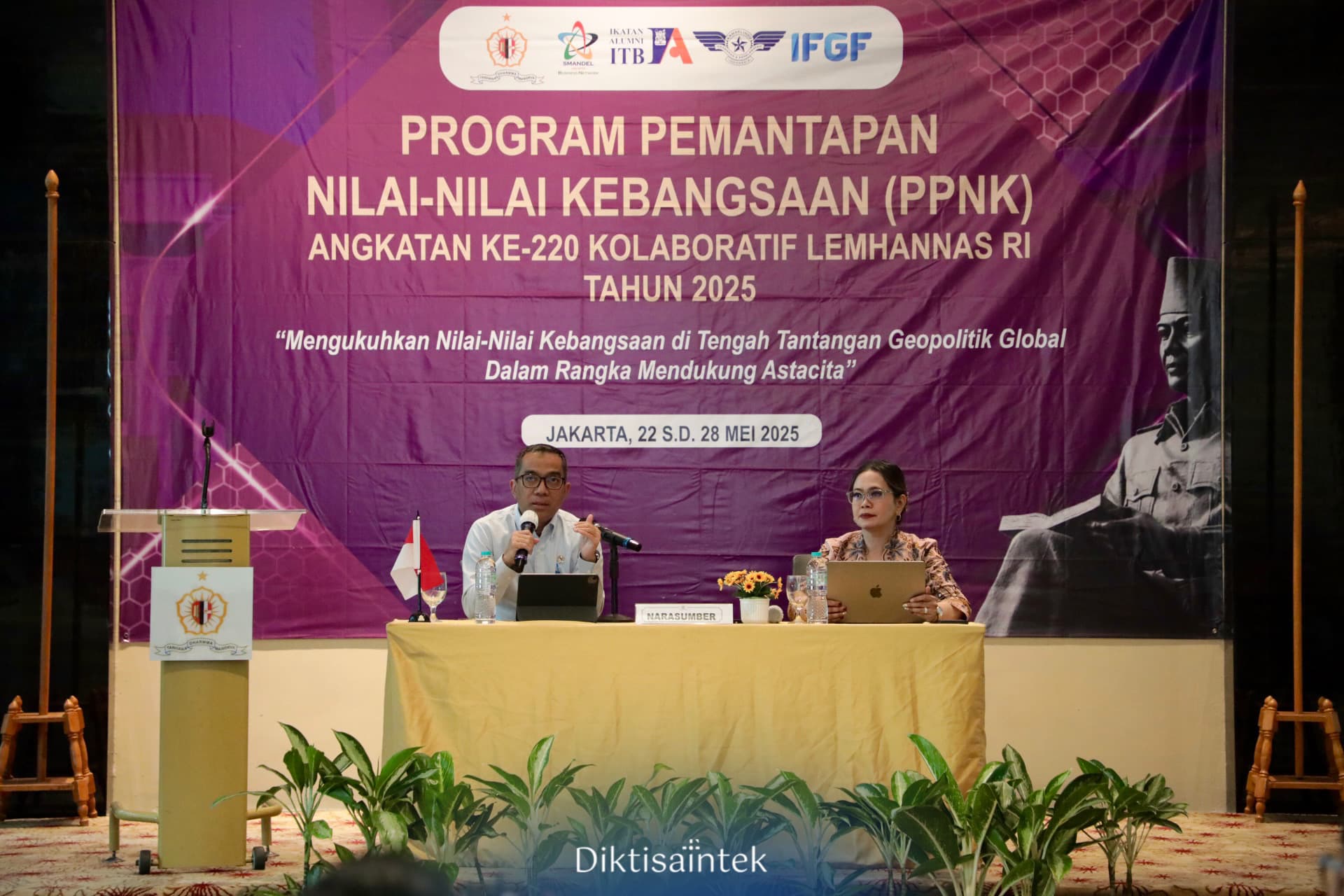 Mendiktisaintek menghadiri Smandel Business Network