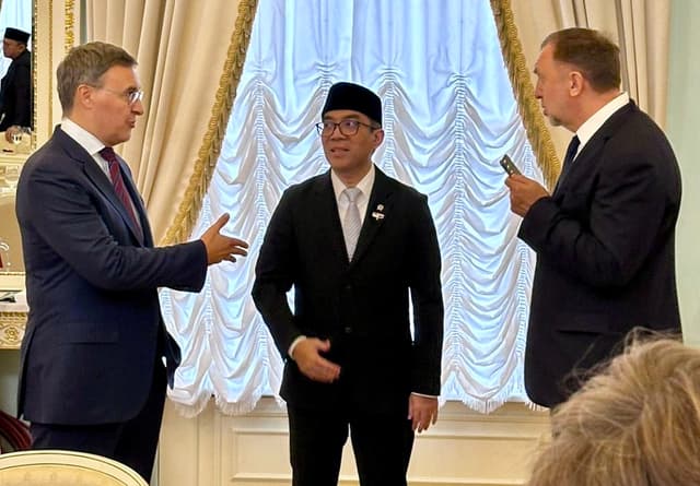 Mendiktisaintek menyambut Kedatangan Presiden Prabowo Subianto di Rusia