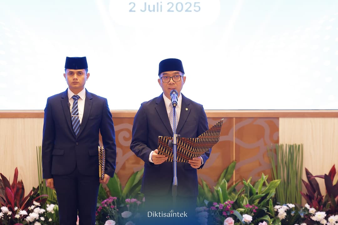 Mendiktisaintek melantik Direktur Politeknik Negeri Fakfak dan Pejabat Fungsional di Lingkungan Kementerian Pendidikan Tinggi, Sains, dan Teknologi