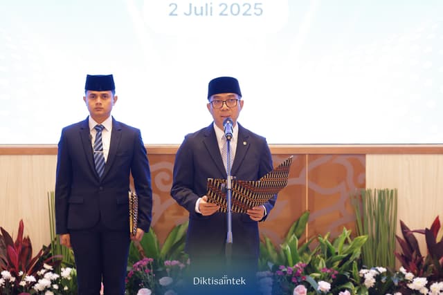 Mendiktisaintek melantik Direktur Politeknik Negeri Fakfak dan Pejabat Fungsional di Lingkungan Kementerian Pendidikan Tinggi, Sains, dan Teknologi
