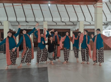 Mahasiswa Asal Amerika Serikat Ikuti Workshop Tari Tradisi di Jurusan Tari ISI Yogyakarta