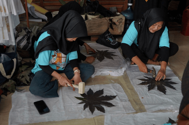 ISI Yogyakarta Gelar Pelatihan Desain Kriya Berbasis Eco-Design di Margomulyo Bojonegoro
