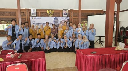 Mahasiswa KKNT FE Universitas Tulungagung Dorong Pemberdayaan UMKM Desa Sumberejo Lewat Digitalisasi dan Edukasi Keuangan