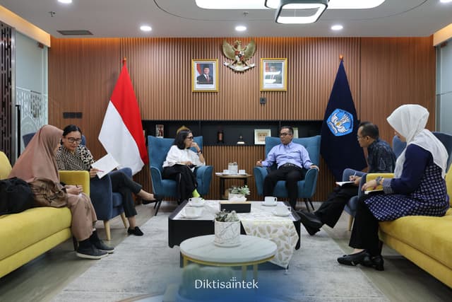 Kemdiktisaintek Bahas Perluasan Akses Beasiswa ke Amerika Serikat dengan AMINEF