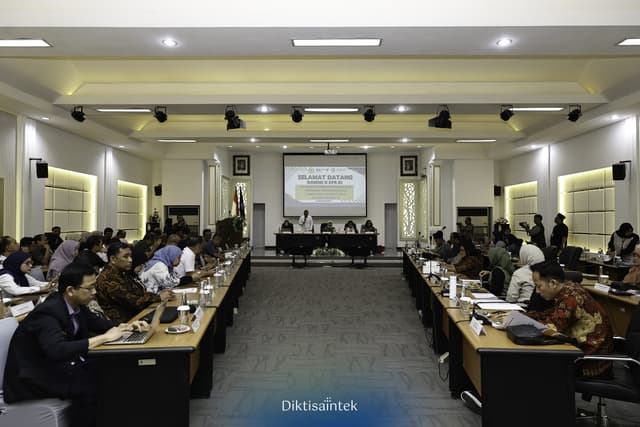 Kemdiktisiantek dan Komisi X DPR RI Gelar Kunjungan Kerja Panja PTKL: Bahas Efisiensi dan Relevansi Pendidikan Tinggi Kementerian Lembaga di LLDIKTI 7 Surabaya, Jawa Timur