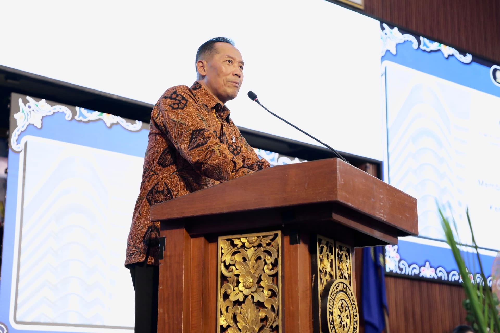 Di PKKMB Unud, Wamen Fauzan kampanyekan PPKPT dan ajak Mahasiswa Baru berbakti untuk Bangsa dan Negara. 