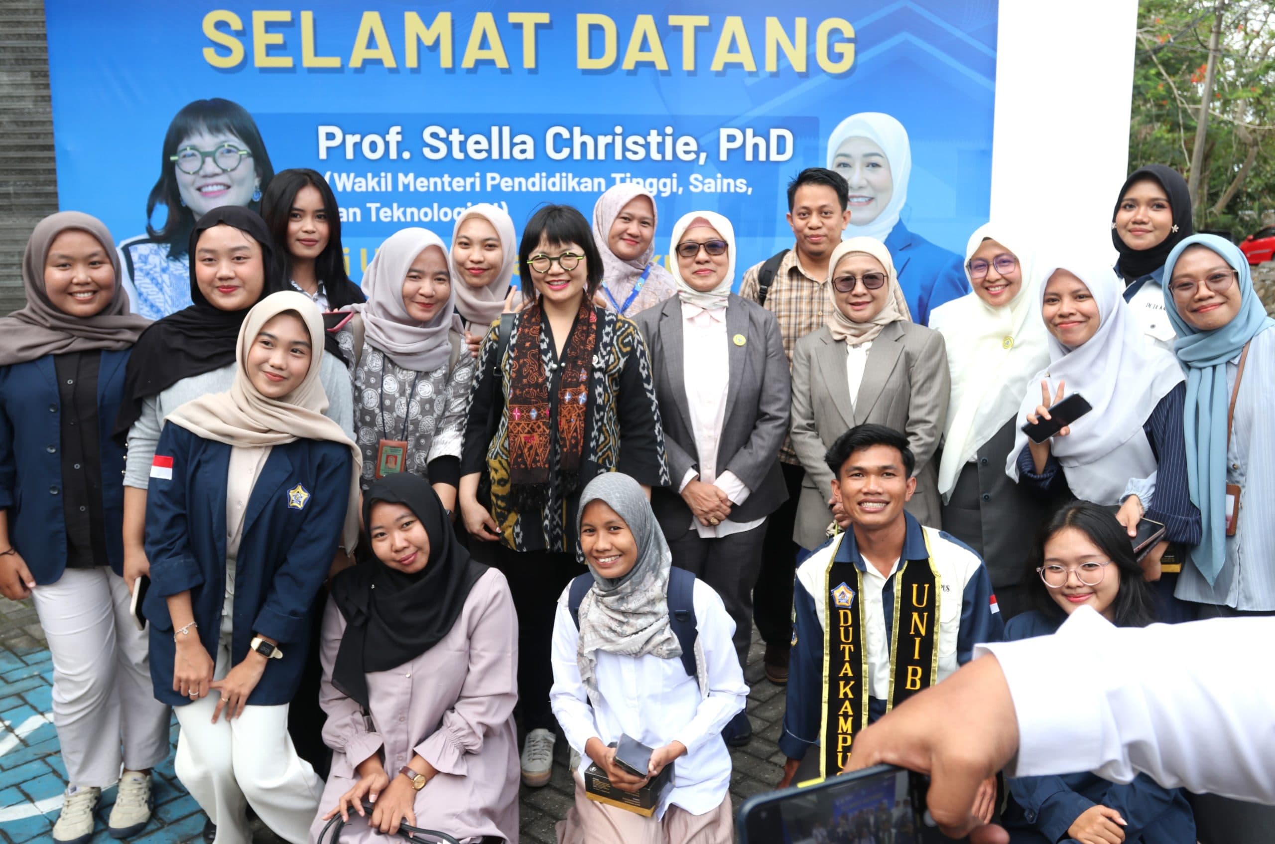 Prof. Stella Dorong Mahasiswa Unib Manfaatkan Kesempatan Belajar dari Dosen Pakar