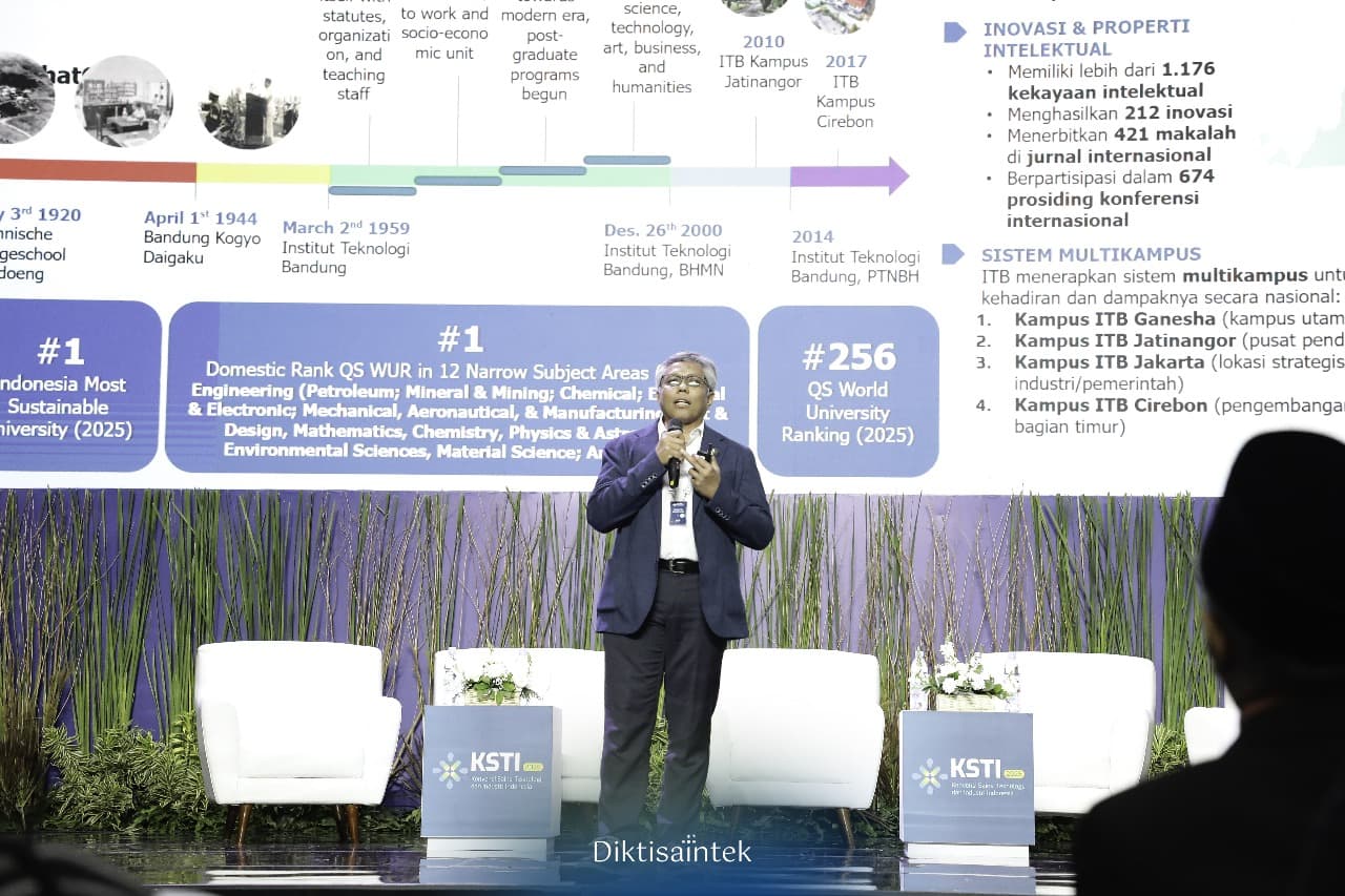 Diskusi panel STEM: Frontier Science yang membahas tentang digitalisasi (kecerdasan buatan dan semi konduktor)